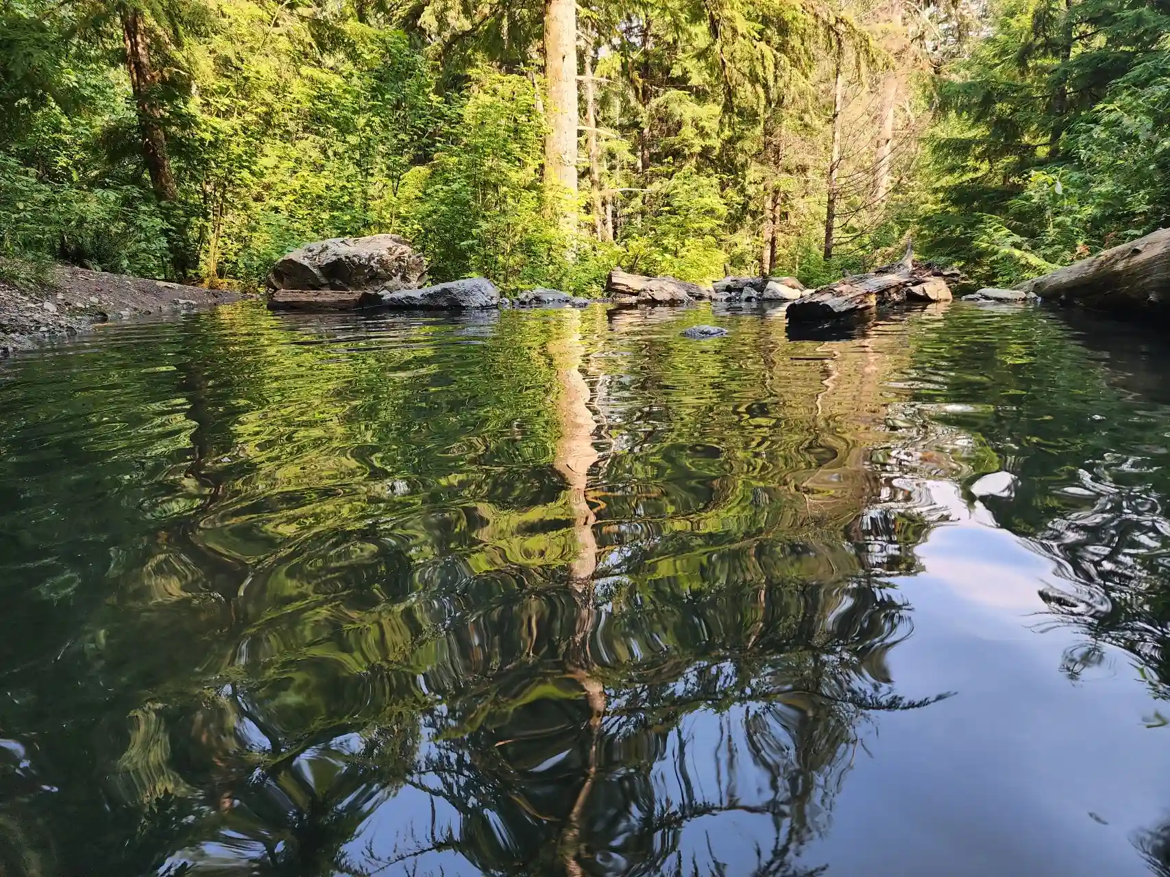 baker-hot-spring-pool-close-view