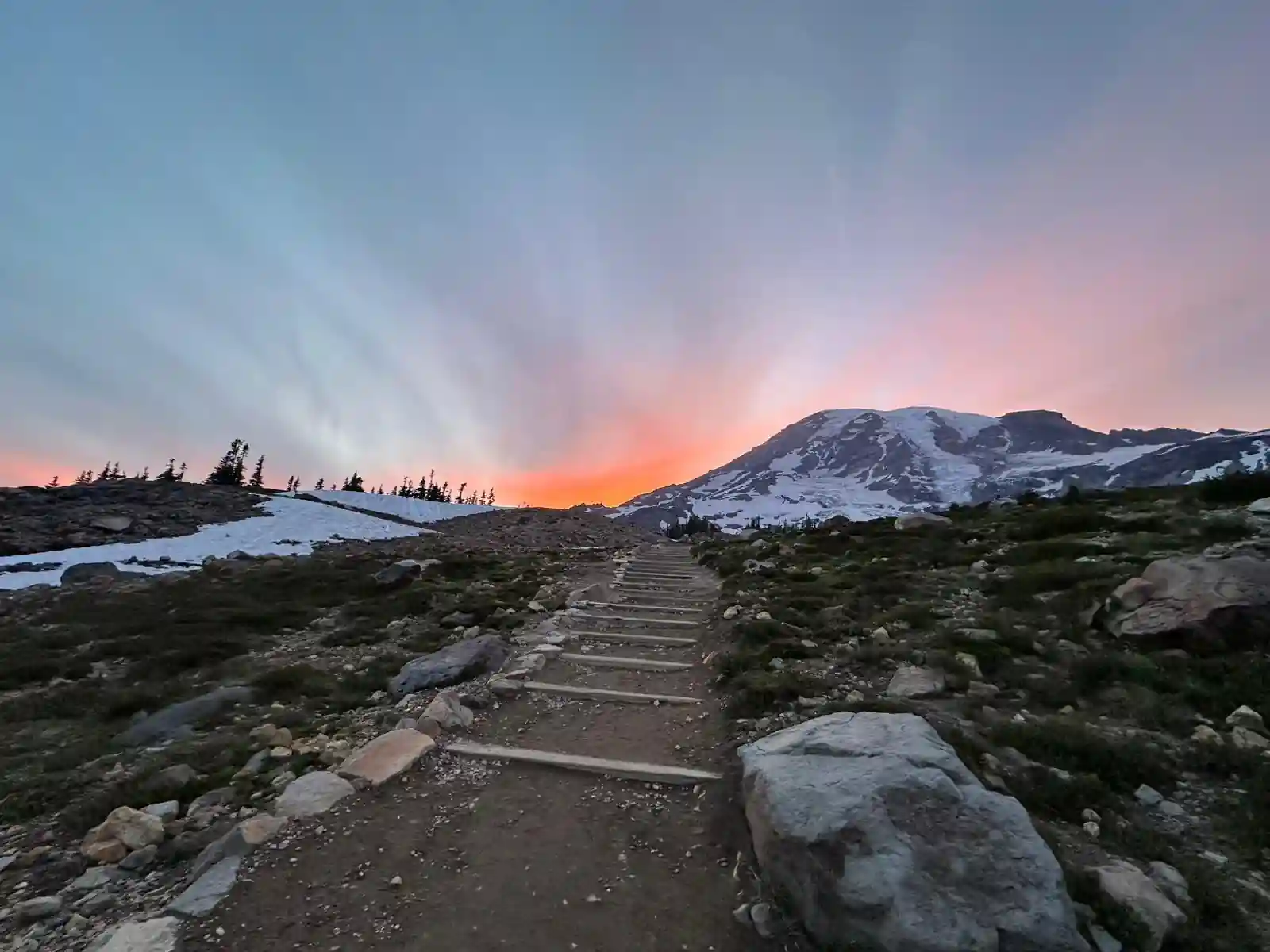 mount-rainier-glow