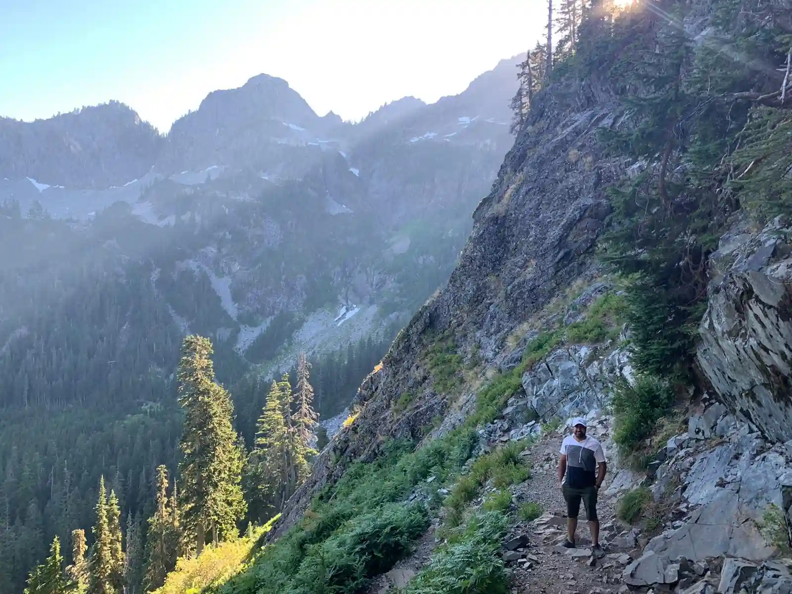 snow-lake-edge-of-the-trail
